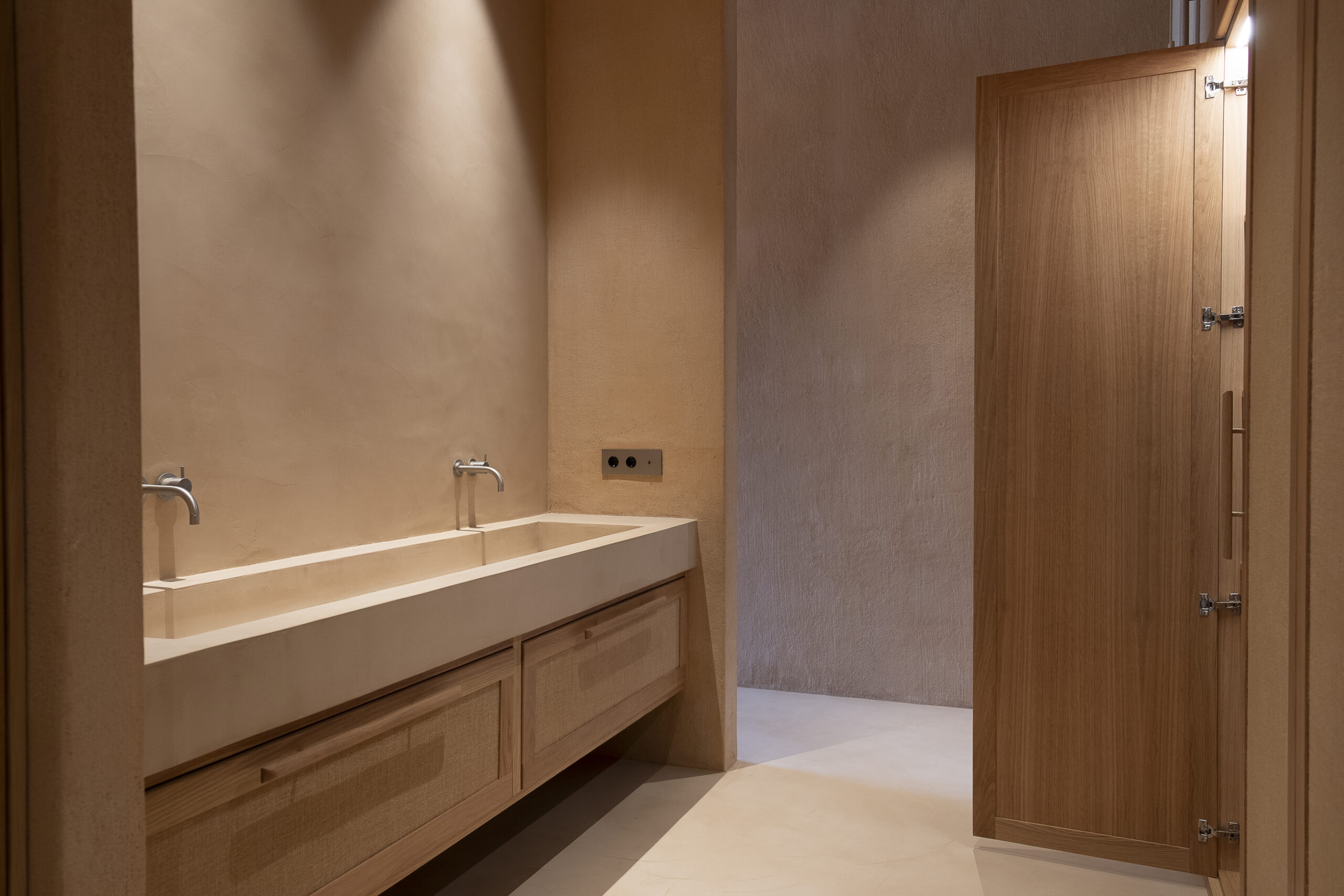 baño_6 Mueble de baño a medida con cajones de madera y lavabo integrado